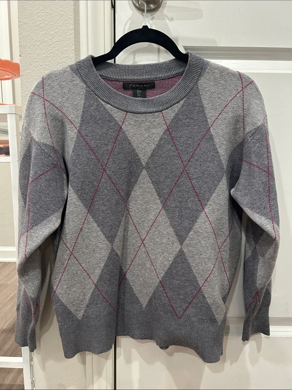 Tahari Gray Argyle Crewneck Sweater • Size S